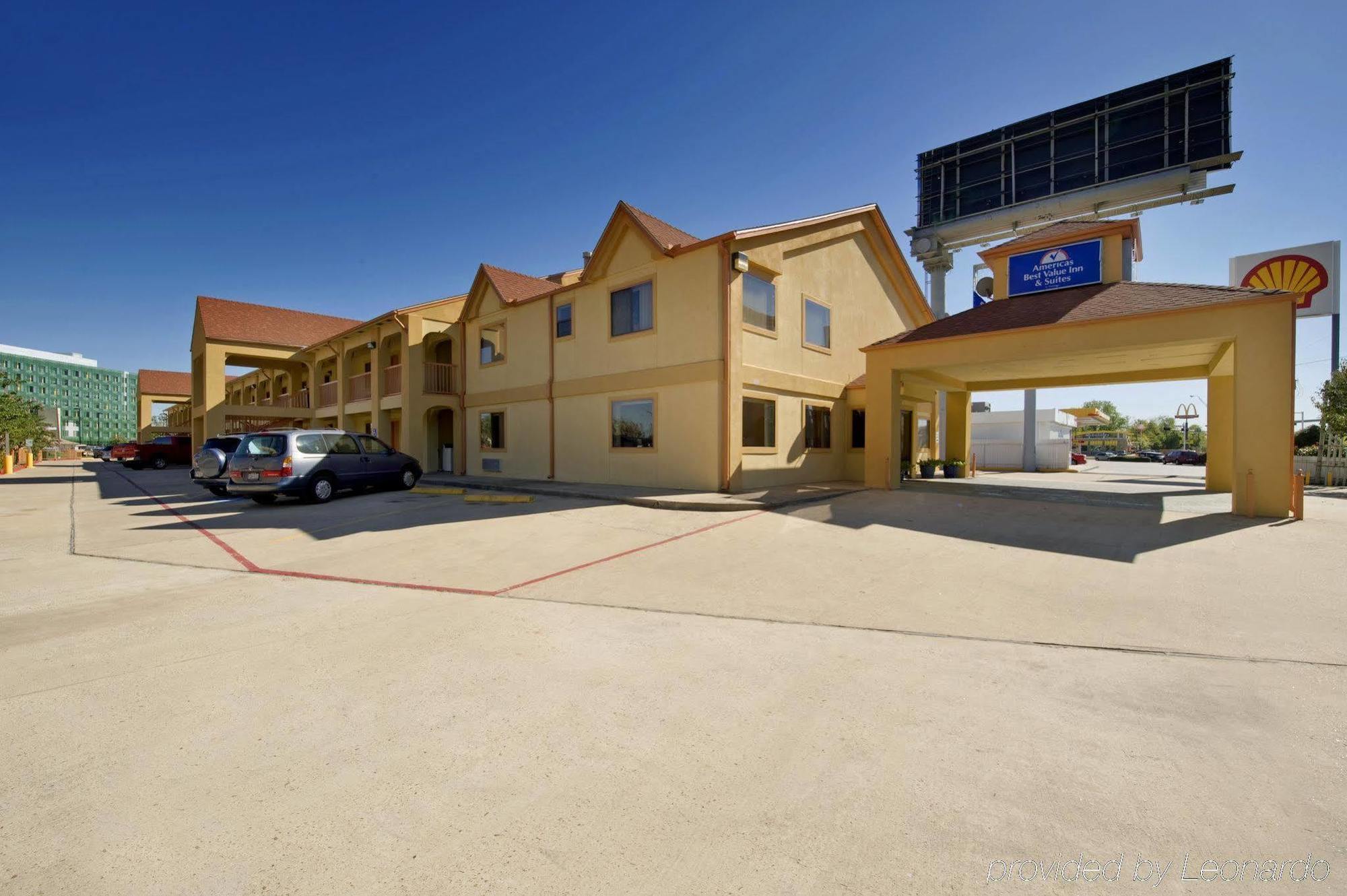 Americas Best Value Inn And Suites Houston/Northwest Brookhollow Exterior foto